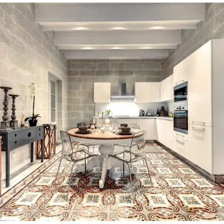 Daire No. 51 Charming Townhouse St.julians